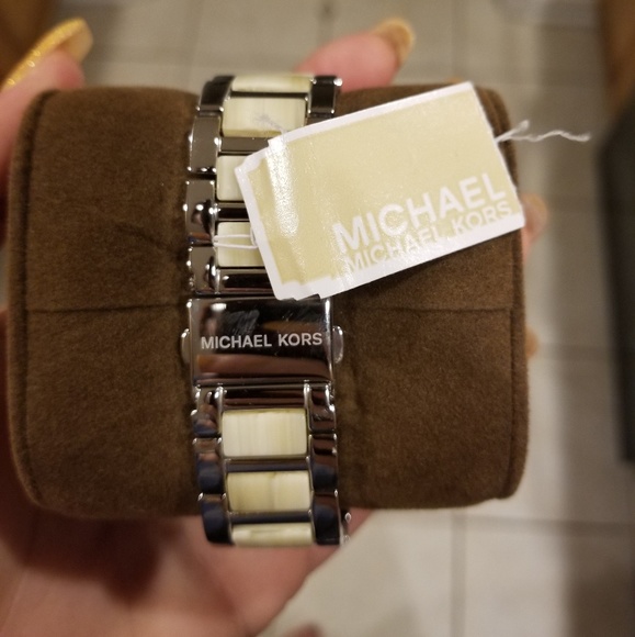 MK watch - Picture 4 of 5